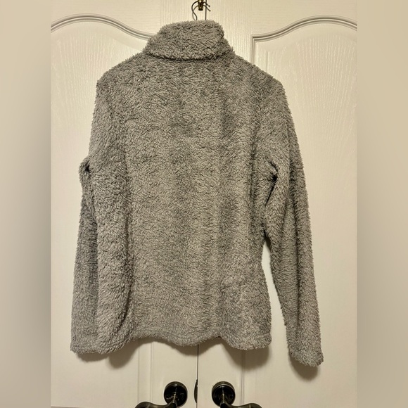 Patagonia women’s fuzzy gray sweater - Picture 2 of 5